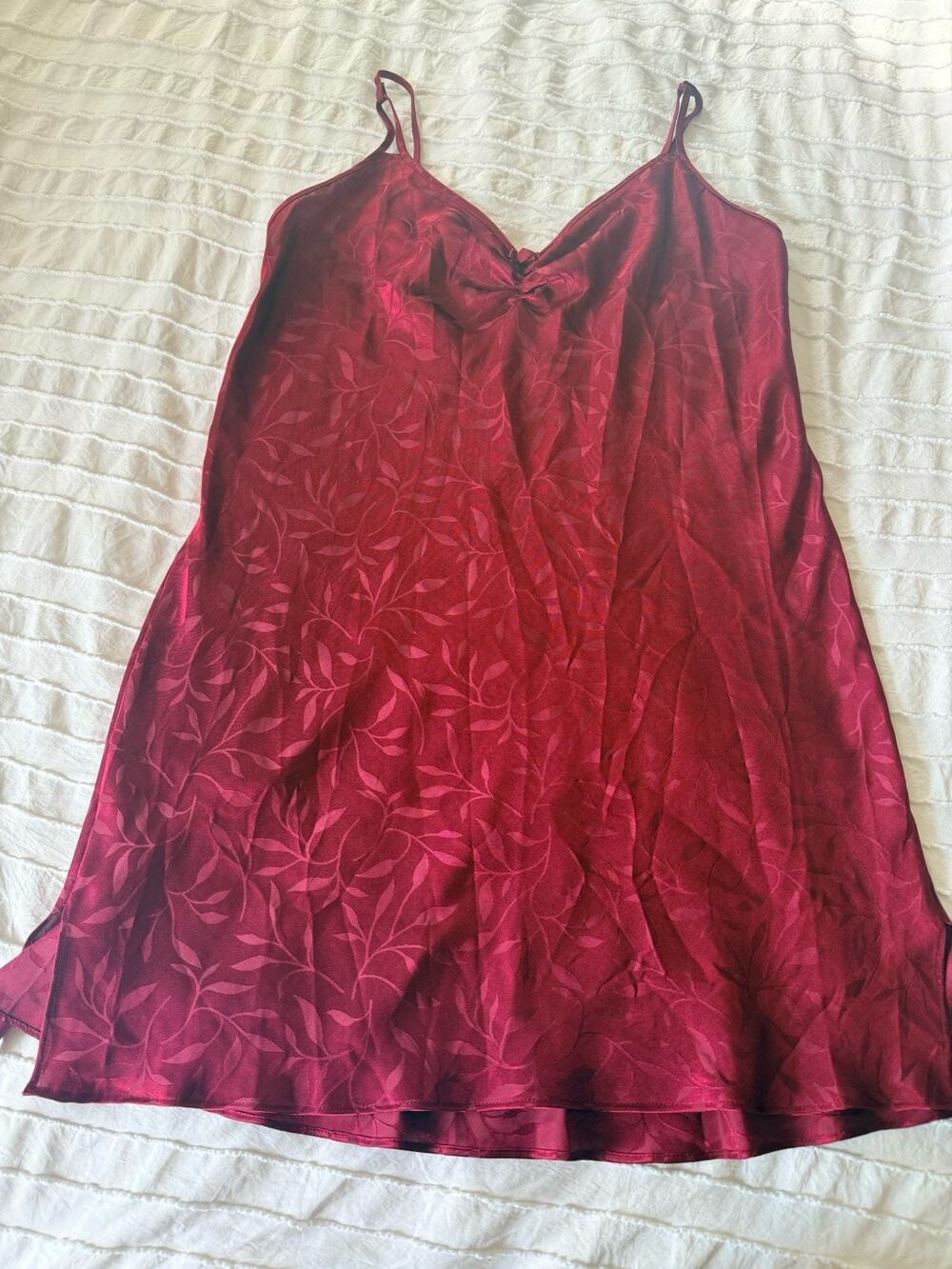Sophia by delicates Red Floral Full Slip Adjustable Straps Polyester Women's